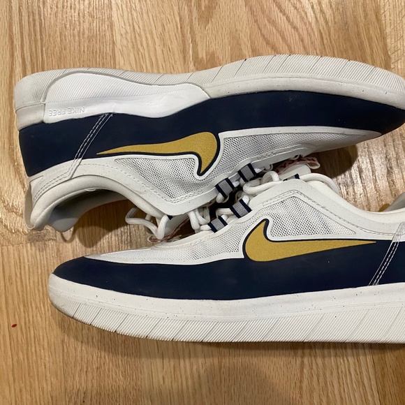 Nike SB Nyjah Free 2 "Obsidian/Club Gold" - Picture 4 of 6